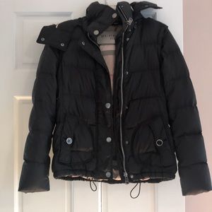 Burberry women’s lightweight jacket!